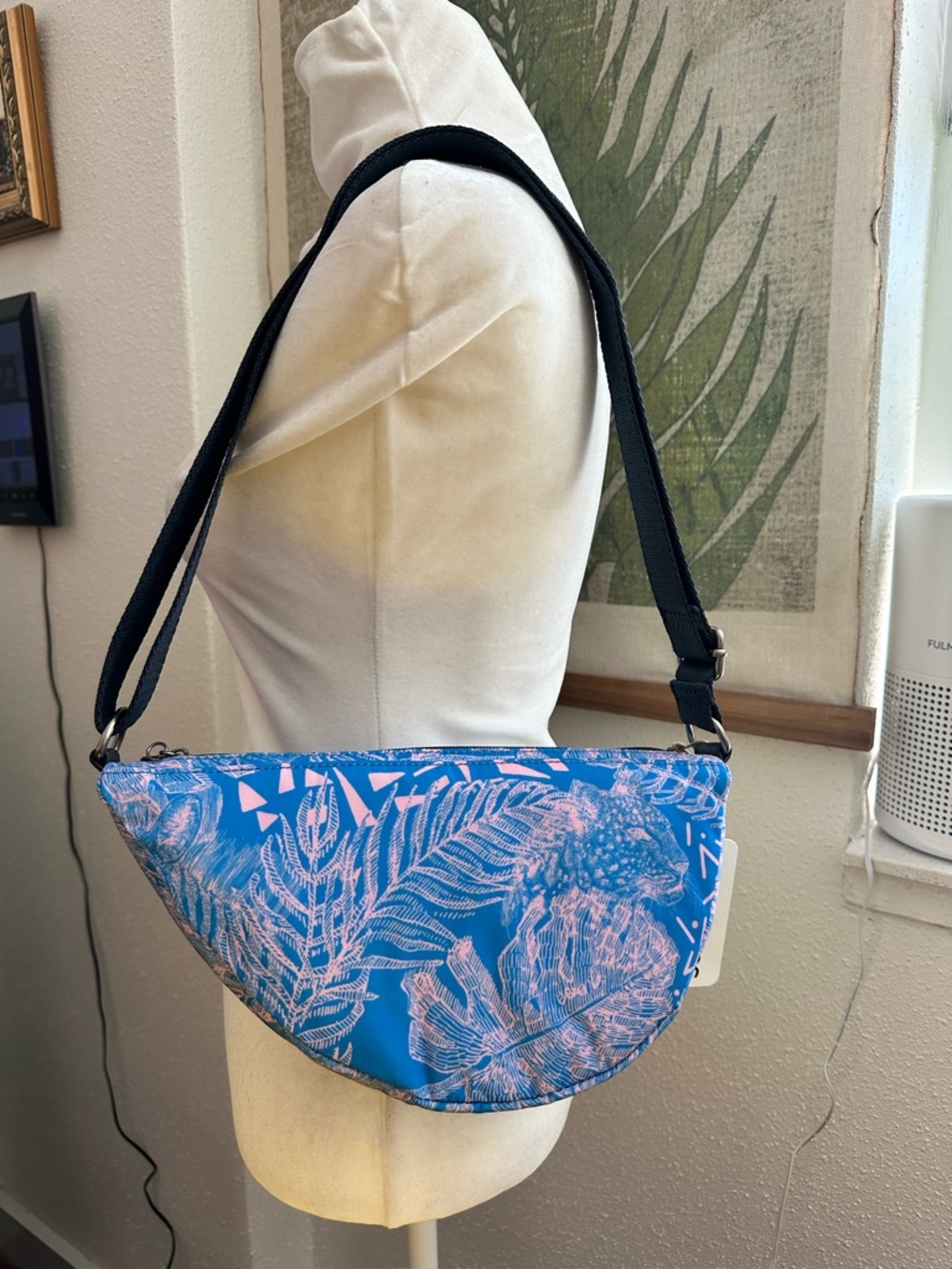 The Sak Tess Sling Blue & Pink Bubblegum Wildlife Crossbody Shoulder Bag - Picture 2 of 7